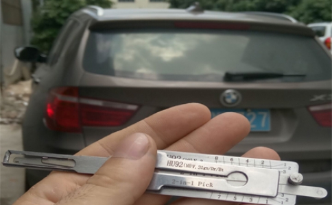 佛山金卫士开锁-宝马1系.3系.5系汽车开锁